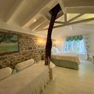 Lola 38 Hotel